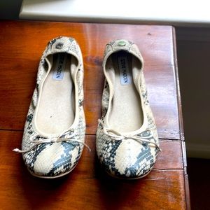 Size 7.5 Steve Madden snakeskin ballet flats